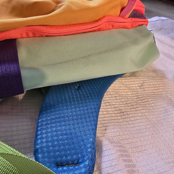 ! Cotopaxi Allpa 20L Travel Backpack - Cotopaxi Multicolor Backpack - Picture 5 of 6